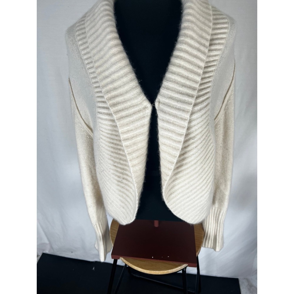 Neiman Marcus 100% cashmere cream sweater size large